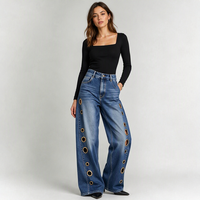 Jeans pour femmes taille haute en denim délavé à jambe large, avec œillets métalliques et découpes, style baggy vintage streetwear décontracté