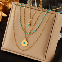 Lot en gros de colliers superposés avec pendentifs plaqués or 18 carats, perles d'été et pierres naturelles