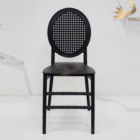 Chaises d'hôtel modernes empilables en plastique PP résistant et durable, aspect rotin, dossier à lattes, imperméables, pour mariages, banquets, salles et salons