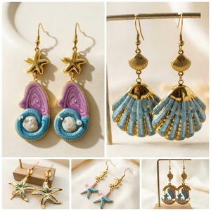 Boucles d'oreilles en émail sur le thème de l'océan, en acier inoxydable, avec étoiles de mer et coquillages, pour femmes, style de vacances luxueux et sophistiqué - Product Image 2