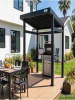 Pergola en aluminium pour cour de restaurant avec supports pour chauffage suspendu et emplacements pour enceintes