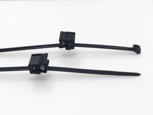 UV-beständige 2-teilige Kabelklemmen für Solar-Kabelmanagement, Panelstärke max. 3 mm, Bündeldurchmesser max. 50 mm - Product Image 1