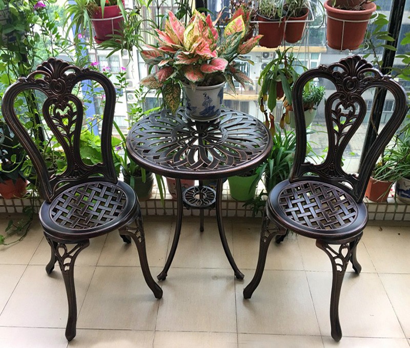 2 Crown Chairs + 60cm Orchid Table