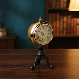 Horloge de bureau traditionnelle en laiton, design circulaire, finition dorée, support à trois pieds, mouvement à quartz silencieux, affichage à aiguilles, fonctionne sur piles - Product Image 1