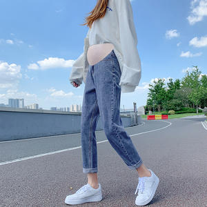 Jeans de maternité élégants pour femmes enceintes, pantalons confortables en denim 7/8 extensibles pour bébés, tenues décontractées et à la mode. - Product Image 2