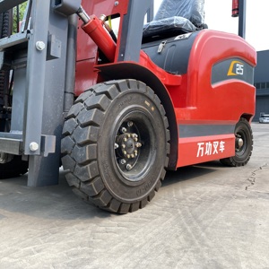 Nueva Carretilla Elevadora de <span class=keywords><strong>3</strong></span>.5T con Batería de 70V, Neumáticos Sólidos, Operación con Asiento y Mástil de Dos Etapas para Terrenos Difíciles y Almacenes Exteriores - Product Image 6