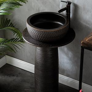 Lavabo de Pedestal Redondo de Cerámica con Puntos Negros en Rojo Oscuro, Integrado en Columna, para Baño o Exterior - Product Image 1