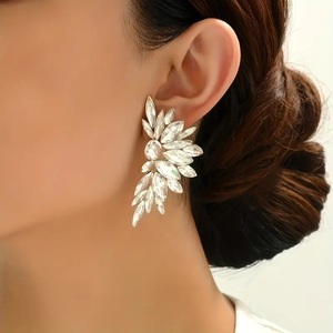 Eleganti Orecchini a Perno con Piume per Donne, Accessori per Orecchie Geometrici per Uso Quotidiano - Product Image 3
