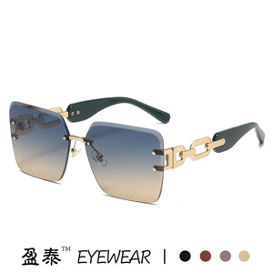 Lunettes de soleil carrées sans monture Yingtai, chaîne en métal rouge, protection UV400, lunettes de soleil tendance pour femmes - Product Image 3