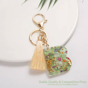 Pendentif en résine Jincan avec lettres anglaises, bijou esthétique populaire, pendentif papillon, porte-clés à sequins verts - Product Image 5