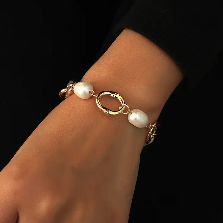 New Korean Lady Gold Color Metal Chain Cuff Bracelet Woman Simple Fashion Pearl Bracelet for Female Wedding Jewelry