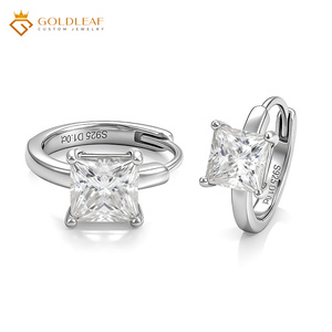 Boucles d'oreilles clous en diamant de laboratoire taille princesse Goldleaf D VVS 2 carats en argent 925 certifiées IGI – Cadeau classique - Product Image 1