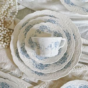 Service de table en céramique bleu floral de style français, assiettes ovales, tasse à café, soucoupe, vaisselle, ensemble cadeau de mariage - Product Image 1
