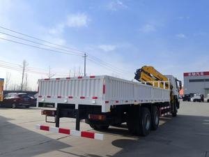 Camion-grue Sinotruck de 8 tonnes - Product Image 2