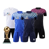 Hochwertige Atmungsaktive Bedruckte Fußballtrikots Team-Logos Personalisierte Spielernummern Kurzarm Schnelltrocknend Schnelle Lieferung Events Vereine