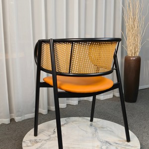 Silla de Salón TB24 con Respaldo Curvo, Tejido de Ratán PP, Estilo Moderno de Mediados de Siglo, Asiento Acolchado de Cuero Sintético, Precio Directo de Mayoreo - Product Image 4
