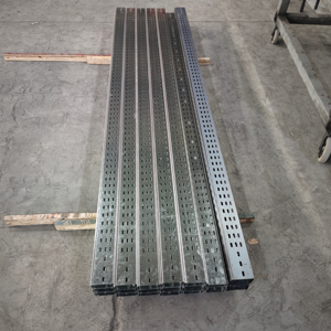 Fabrication sur mesure de chemins de câbles en acier galvanisé perforé - Product Image 1