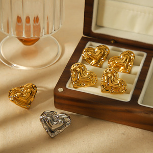 Pendientes con forma de corazón, chapados en oro de 18 quilates, engaste de bisel de acero inoxidable, regalo para mujer TE6926-G - Product Image 1