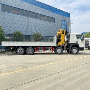 Bon prix, camion grue à flèche pliante HOWO 8X4, camion plateau avec grue à vendre - Product Image 1
