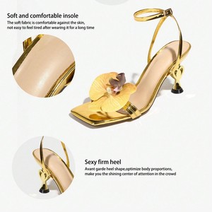 صندل نسائي بكعب معدني ذهبي حزام كاحل زهرة الأوركيد لحفل الزفاف كعب عالي بمقدمة مربعة - Product Image 4
