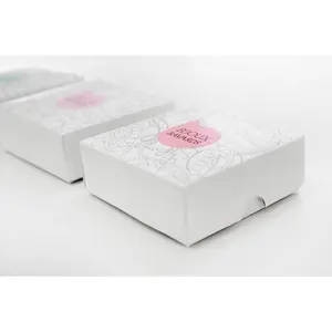 럭셔리 사용자 정의 당신의 금박 로고 인쇄 쇼핑 크리스마스 선물 의류 포장을위한 흰색 크래프트 핸들 종이 가방