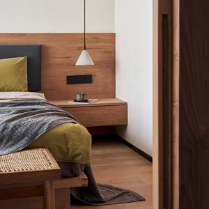 <span class=keywords><strong>Lit</strong></span> intégré et table de <span class=keywords><strong>chevet</strong></span> conçus en usine avec armoire de rangement en bois massif de couleur foncée - Product Image 2