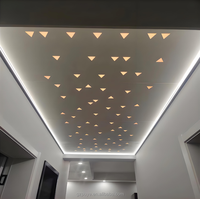 Plafond insonorisant moderne en panneau d'aluminium de 3 mm ignifuge et résistant à l'humidité avec un design à trous ronds pour l'extérieur, la chambre à coucher, l'appartement