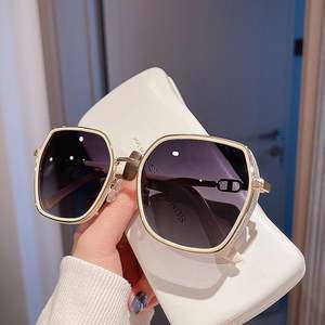 Lunettes de soleil pour femmes, logo personnalisé, mode, luxe, grande monture, verres dégradés UV400, lunettes de soleil carrées pour femmes - Product Image 3