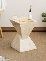 Table d'appoint moderne pour salon, table basse sculpturale en placage de travertin crème, tabouret architectural unique pour la décoration de la maison