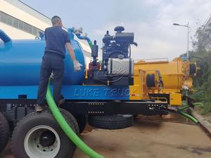 Equipo de Succión de Aguas Residuales al Vacío de 10-15m³ con Bomba de Aguas Residuales Accionada por Motor Auxiliar, Montable en Chasis de Camión - Product Image 3