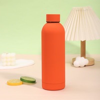 Gourde isotherme sportive en acier inoxydable blanc de 500 ml à petite ouverture avec bouchon à poignée souple en bambou pour jeunes adultes et vie universitaire
