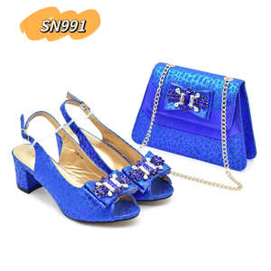 2024 Design italien violet femmes mode africaine strass beau bout ouvert talons épais <span class=keywords><strong>sandales</strong></span> chaussures et sac ensemble fête - Product Image 2