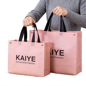 Sacs fourre-tout imprimés en non-tissé recyclable avec poignées noires, plusieurs tailles, options de logo et de couleur personnalisées pour la vente en gros, au détail et l'épicerie - Product Image 4