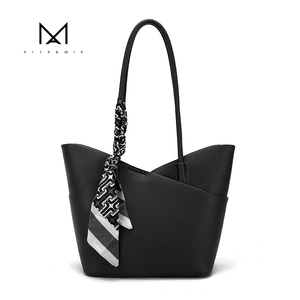 Borsa a Spalla Alla Moda Alex & <span class=keywords><strong>Mia</strong></span> con Catene, <span class=keywords><strong>Tracolla</strong></span> Singola, Fodera in Poliestere, Resistente all'Acqua - Product Image 1