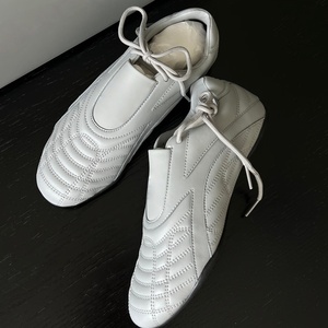 Zapatos Deportivos de Diseño, Cómodos y Suaves, de Cuero, Casuales, para Tenis, Taekwondo, Ligeros y Elegantes, para Béisbol - Product Image 1