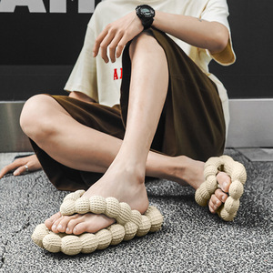 Chanclas con diseño de lichi, suela gruesa y suave, antideslizantes, sandalias de verano para exteriores, para hombres y mujeres, adultos, blanco, beige, negro - Product Image 3