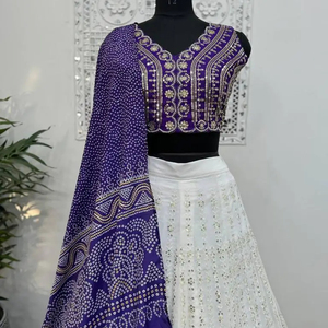 Nouvelle tenue traditionnelle de designer en faux georgette, comprenant un Lehenga Choli et un Dupatta, avec broderie à sequins et impression numérique, pour l'événement Garba - Product Image 1