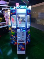 Machine de jeu de griffes à mini-poupées colorée, à monnayeur et bouton à bascule, pour centres commerciaux, pour enfants de 6 ans et plus, en métal