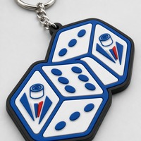 Llavero de PVC con forma de dados personalizado al por mayor, llavero de goma suave con doble dado, recuerdo de marca de juego, regalo promocional a granel