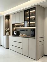 Buffet moderne, armoire de rangement en bois sur mesure avec éclairage LED et porte vitrée pour salle à manger