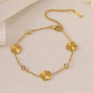 ファッションラッキーホローダイヤモンドステンレススチール<span class=keywords><strong>18K</strong></span>ゴールドメッキ五葉の花女性のトレンディなギフトブレスレットできない色褪せない高級品 - Product Image 1