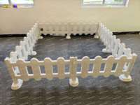 Barrière de jeu souple et robuste en PE, blanche et noire, pour la sécurité des enfants, parc de jeu intérieur pour location de fêtes d'anniversaire et événements