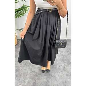 Jupe longue élégante noire taille haute pour femme en viscose et mousseline, fluide et ample, avec poches latérales et fermeture boutonnée - Product Image 1