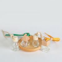 Bouteille suspendue en verre pour voiture, diffuseur d'huile essentielle, bouteille de désodorisant en cristal diamant pour voiture avec couvercle en bois