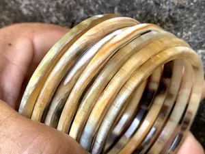 Bracelets en corne faits à la main écologiques, motifs naturels uniques et brillance riche, bracelets en corne naturels élégants pour femmes à bas prix - Product Image 5