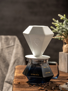 Brewista Unique GEM Porcelain Pour Over Dripper de <span class=keywords><strong>Stefanos</strong></span> Domatiotis. Desarrollado por Brewista - Product Image 2