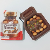 Biscuits au chocolat personnalisés avec des morceaux colorés sur des biscuits au chocolat, bonbons, nouveau style de biscuits au chocolat très vendus