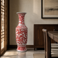 Vase en porcelaine grand format à motif de dragon rouge sous glaçure, élégant et traditionnel, pour l'entrée de villa de luxe