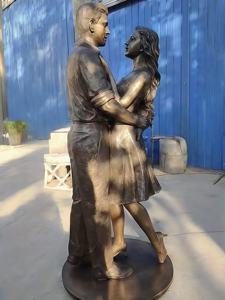 Statua di Coppia in Bronzo a Grandezza Naturale per Esterni, Scultura dell'Amore Vero per Parchi e Ville, Uso Religioso - Product Image 3