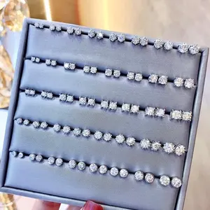 Женские серьги-гвоздики с натуральными бриллиантами